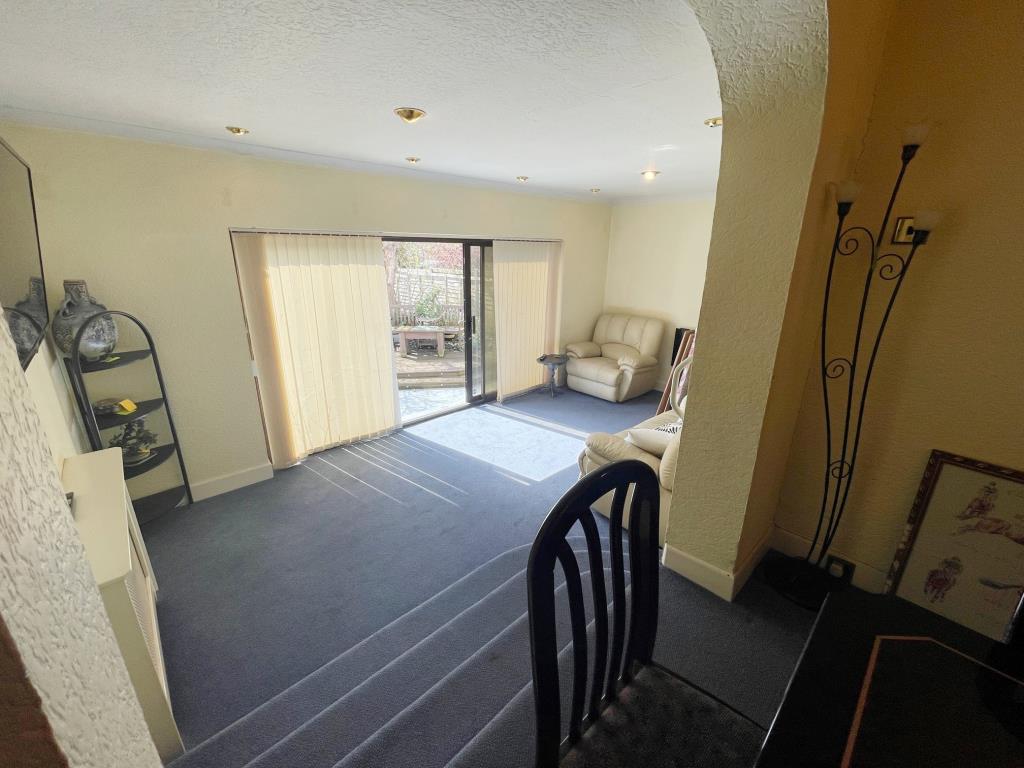 Lot: 93 - DETACHED BUNGALOW FOR IMPROVEMENT - Living room with pation doors opening to garden